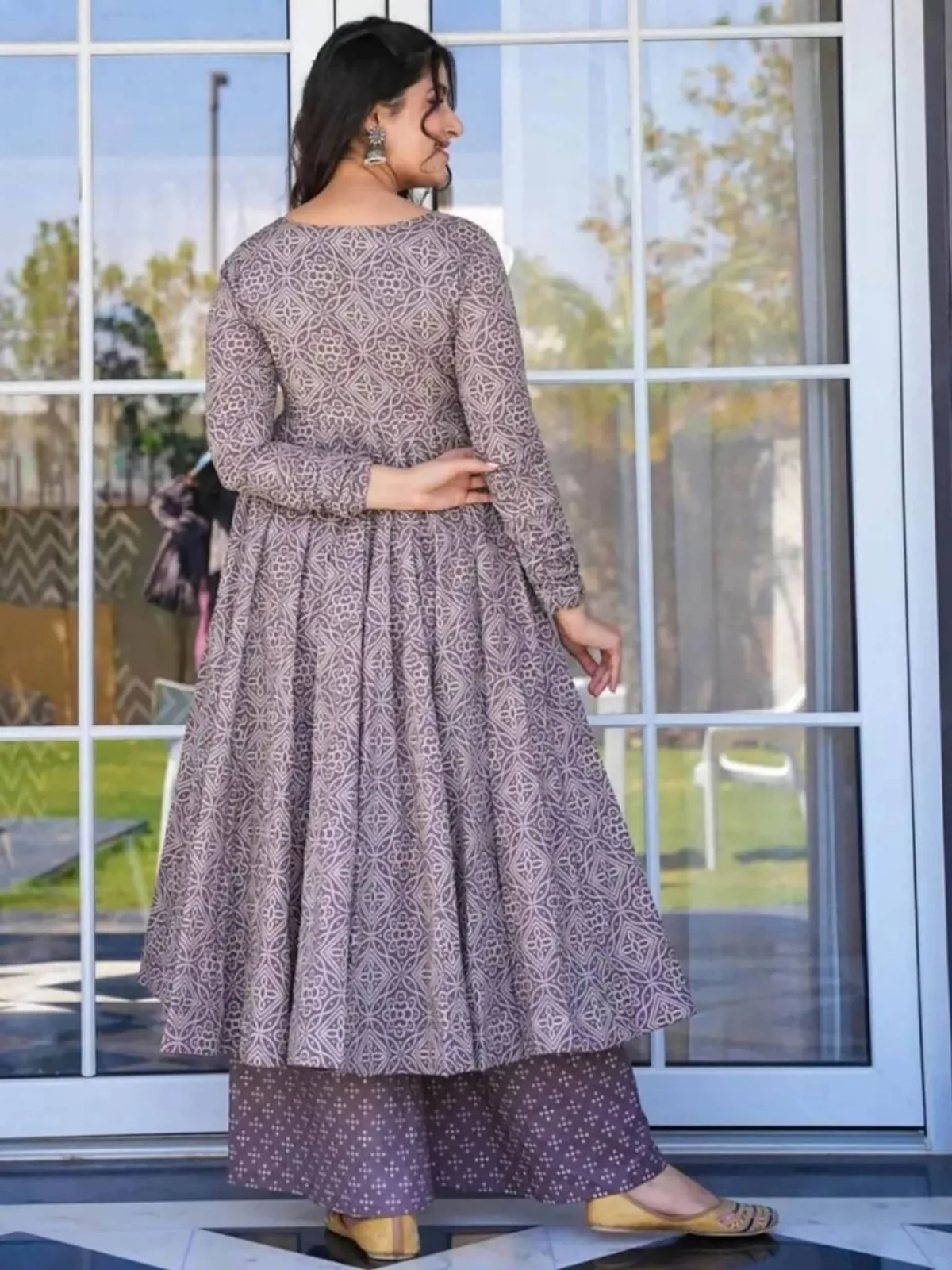 Women Mauve Bandhani Printed Angarkha Kurta With Palazzo & Dupatta — 4