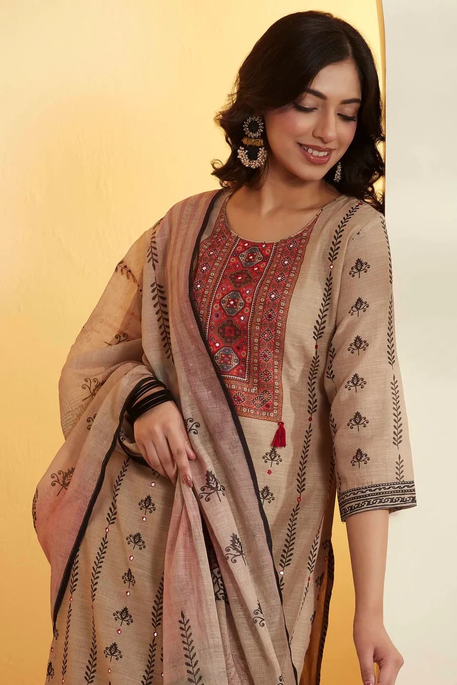 Beige Traditional Motifs Poly Linen Kurta Set — 3