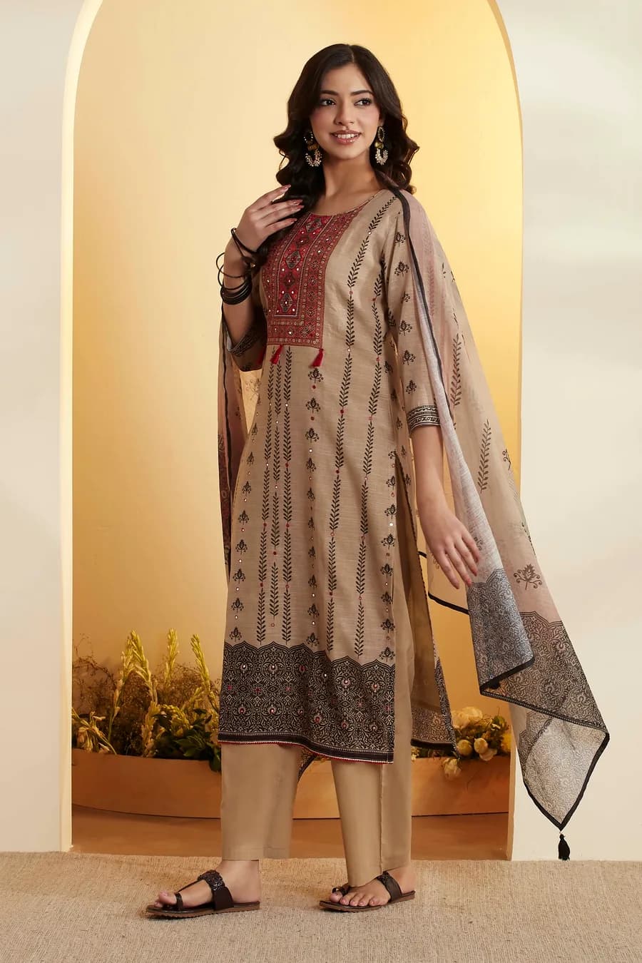 Beige Traditional Motifs Poly Linen Kurta Set — 4