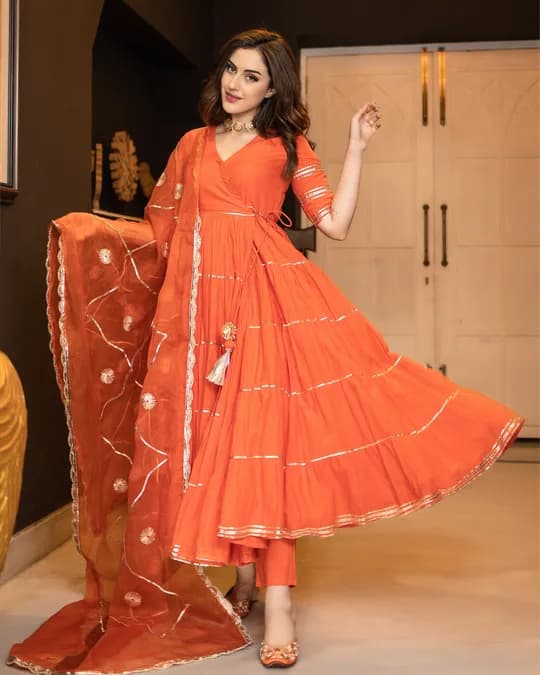 Neria Gotapatti Tier Suit Set — 3