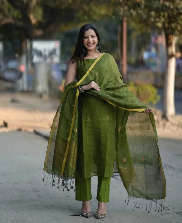 Women’s Olive Green Straight Kurta Set with Dupatta — 1