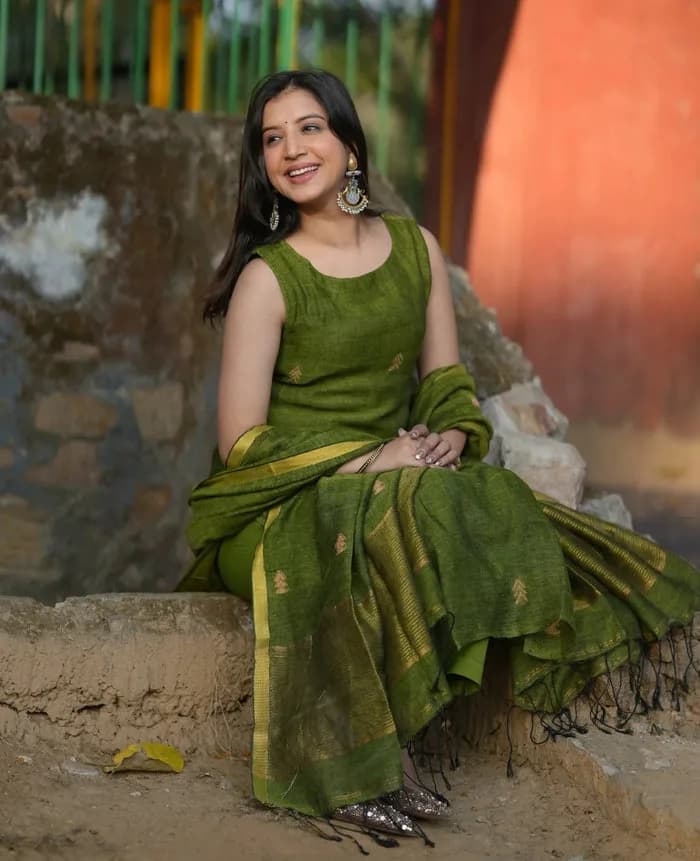 Women’s Olive Green Straight Kurta Set with Dupatta — 4