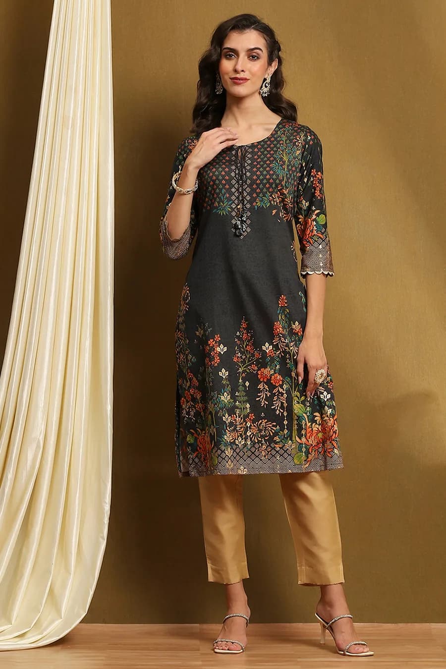 Black Cotton Floral Printed Straight Kurta — 1