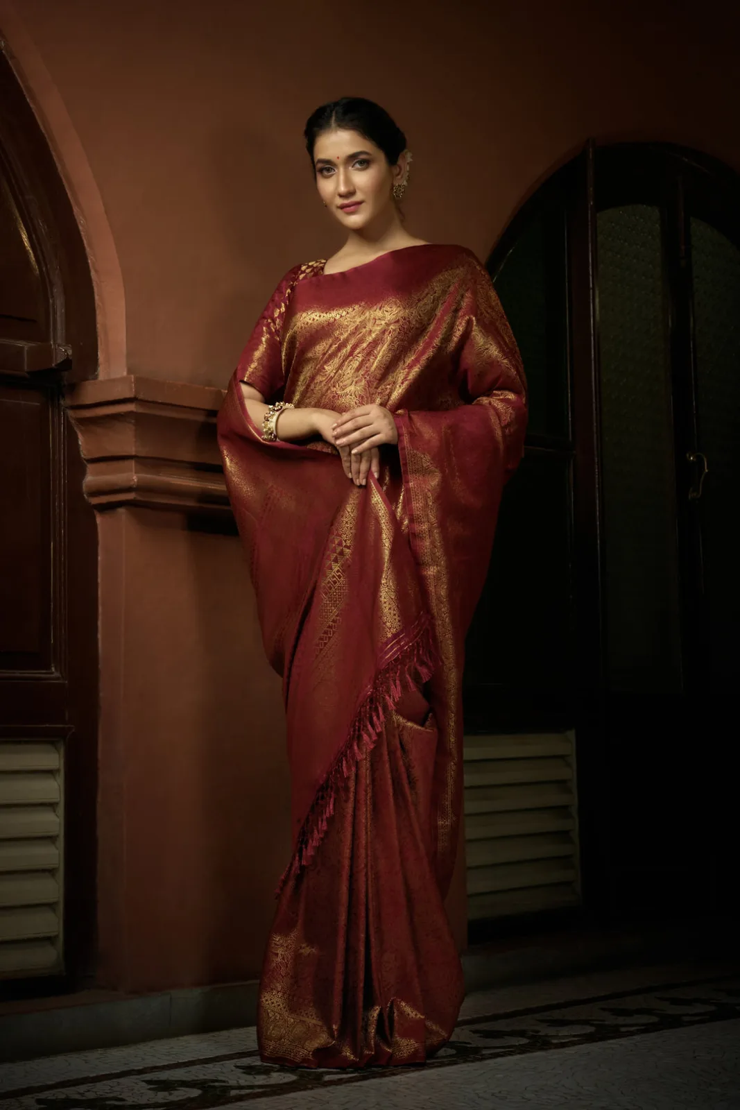 Venetian Maroon Golden Zari Kanjivaram Silk Saree — 2