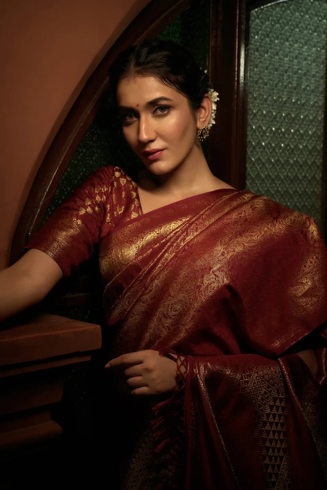 Venetian Maroon Golden Zari Kanjivaram Silk Saree — 3