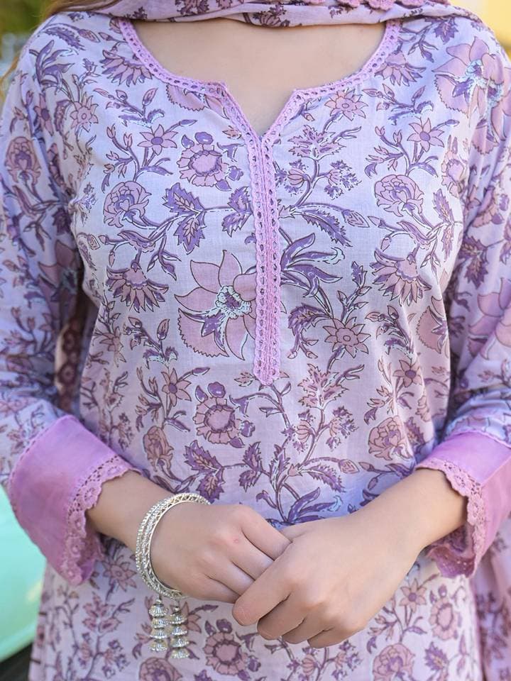 Light Purple Floral Printed Kurta with Pant and Dupatta (Set of 3) — 3